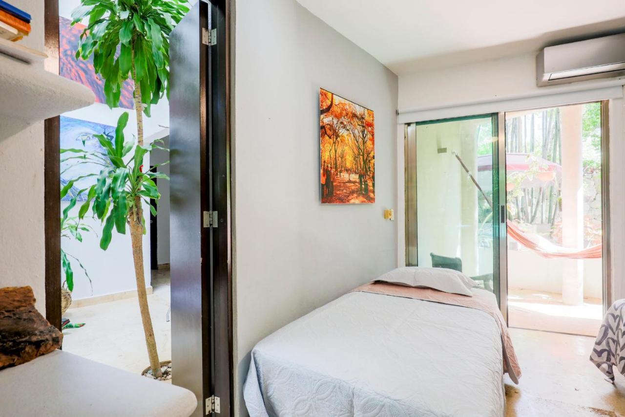 Guest House La Aldea Holistic Experience Канкун Екстериор снимка