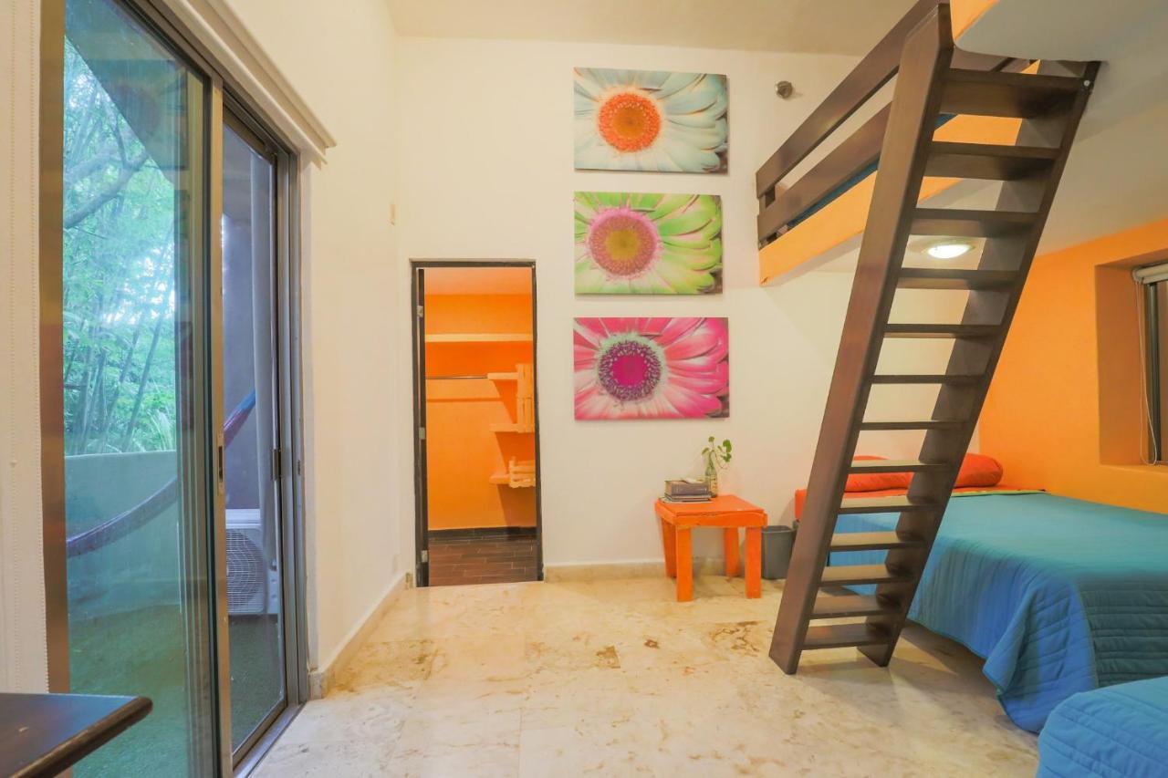 Guest House La Aldea Holistic Experience Канкун Екстериор снимка